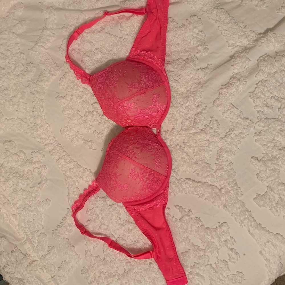 Victoria’s Secret 36DD Bra